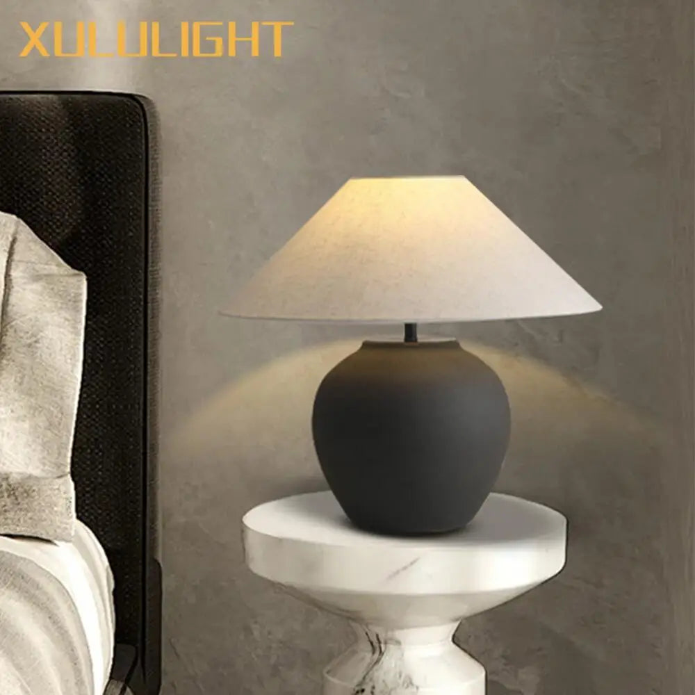 lampe table moderne noir abat jour texture mat base solide flux lumineux 249 2000