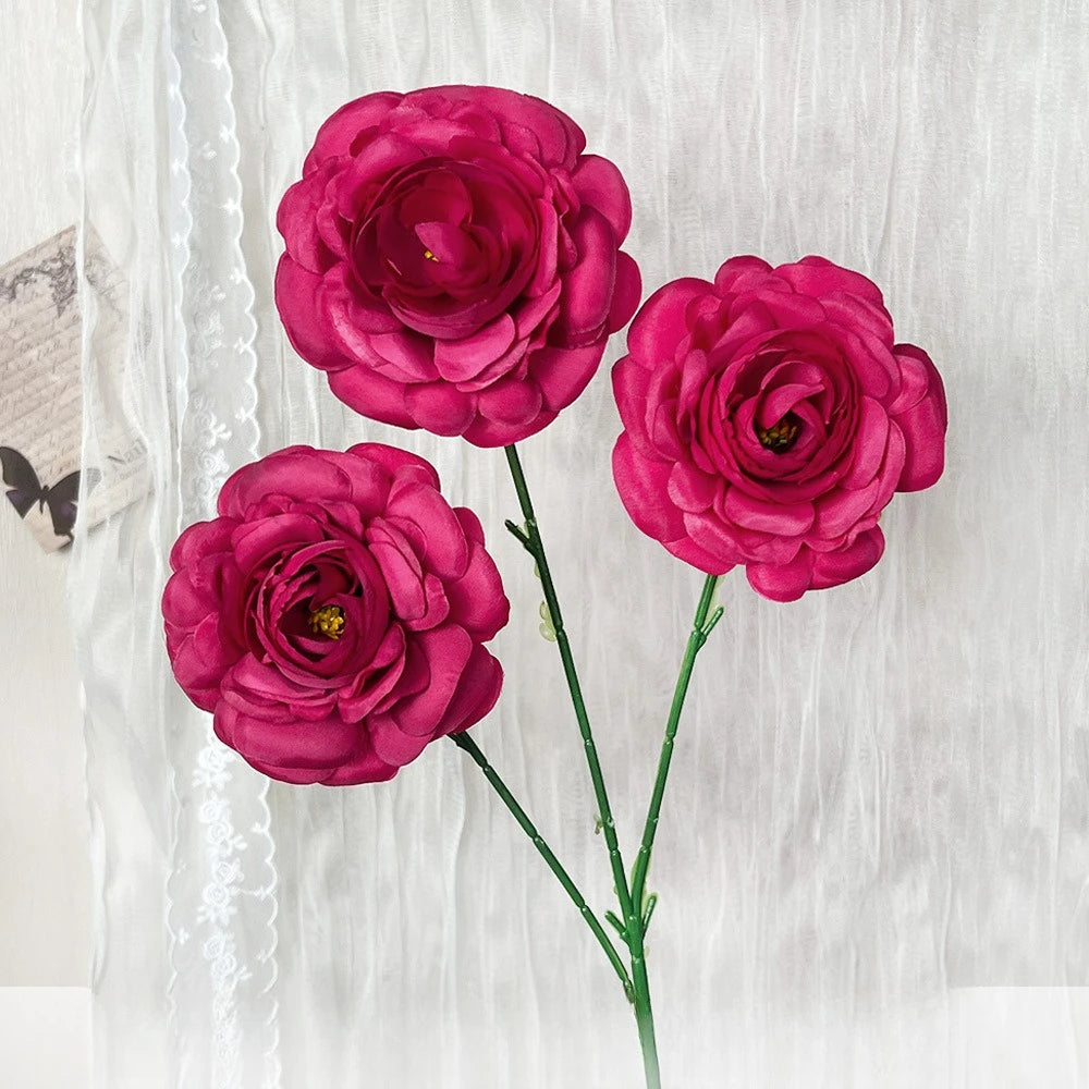 décoration intérieure fleurs artificielles soie rouge rose blanches classiques tringle mariage anniversaire