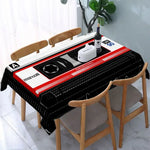 nappe rétro géométrique cassette audio noire blanche rouge table manger polyesterversible