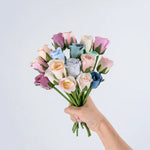 décoration intérieure bouquet roses artificielles blanc rose bleu violet classesiques feuilles verte mariage anniversaire