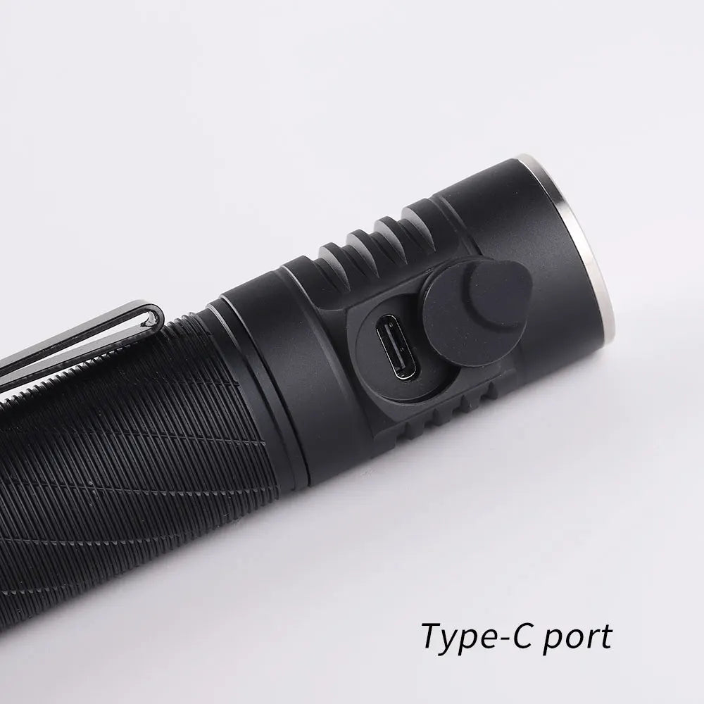 lampe torche led rechargeable type 21700 batterie annneau fixation moderne compact