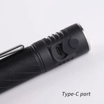 lampe torche led rechargeable type 21700 batterie annneau fixation moderne compact