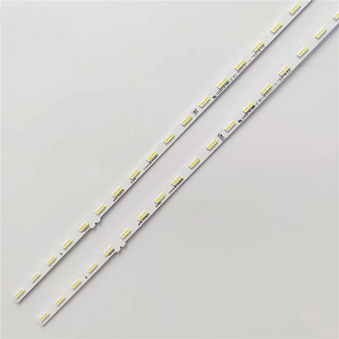 ruban led blanc lumieres jaunes moderne connecteurs electriques quincaillerie piece machine