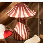 décoration moderne figurines champignons rayures abstraites couleurs variées beige rouge marron