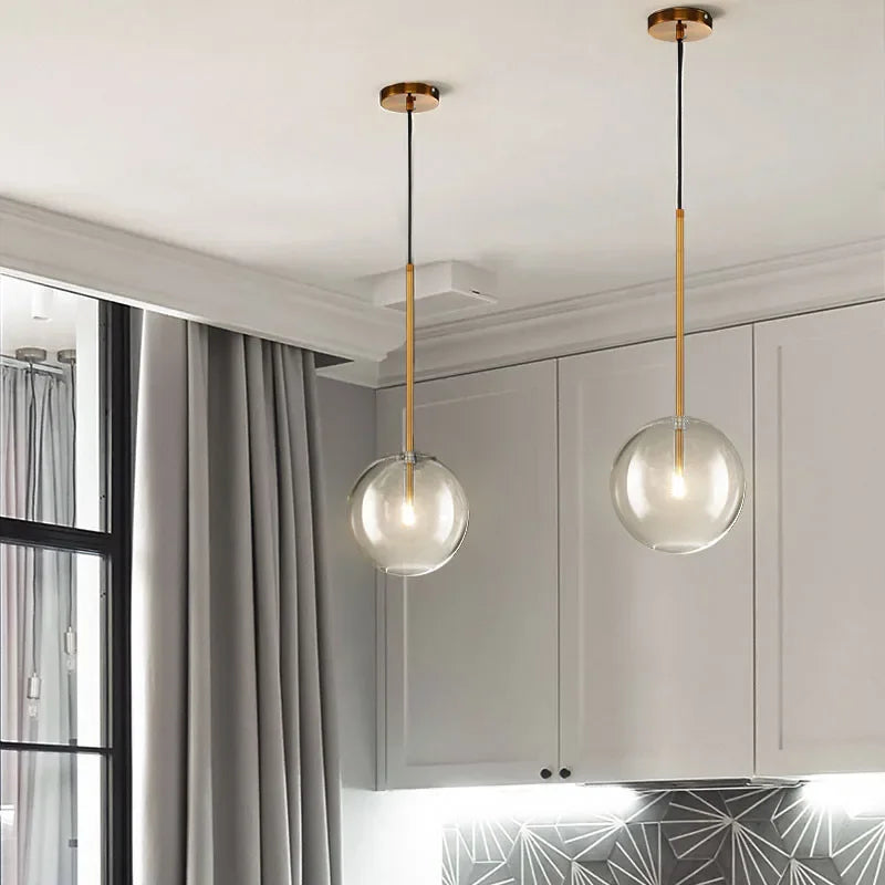 suspension lumineuse moderne transparente dorée brillante scandinave câble électrique fixée