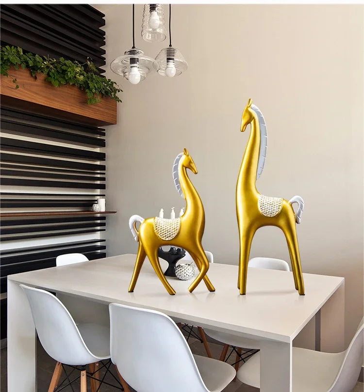 statuette cheval stylisée or bleu noir motif tissé surface brillante moderne décorative intérieur salon