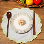 serviettes table tissu vert blanc bleu marine jaune bordures géométriques classiques respectueux environnement 40x40cm