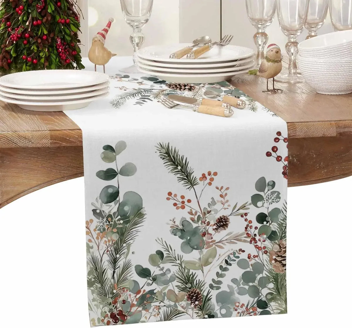 Une élégante nappe de table à motifs floraux et végétaux dans des tons de vert et de rouge, créant une atmosphère festive et chaleureuse pour la saison des fêtes.