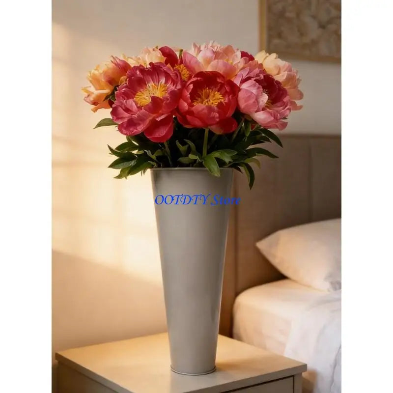 vases métal blanc modernes différents tailles decoration intérieure élancés cônes