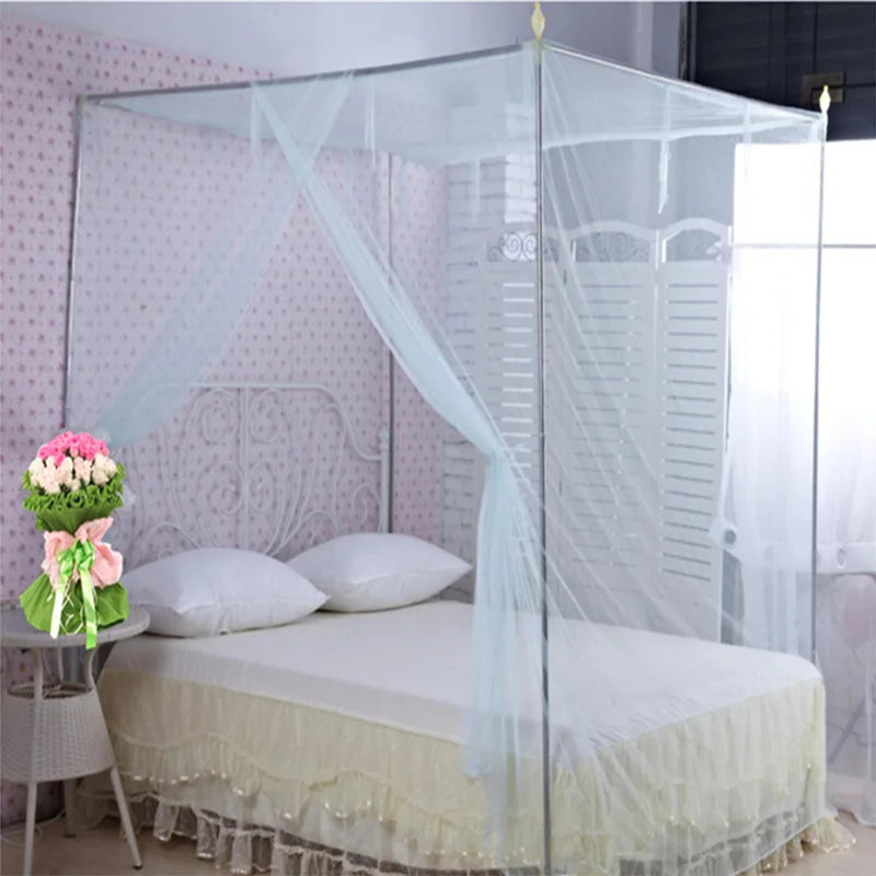 filet lit rose blanc maille hexagonale transparent classique inclusion oreillers draps franges bouquet fleurs
