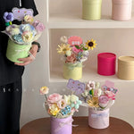 boîte circulaire moderne vert rose jaune ruban carte souhaits occasion fête anniversaire mariage