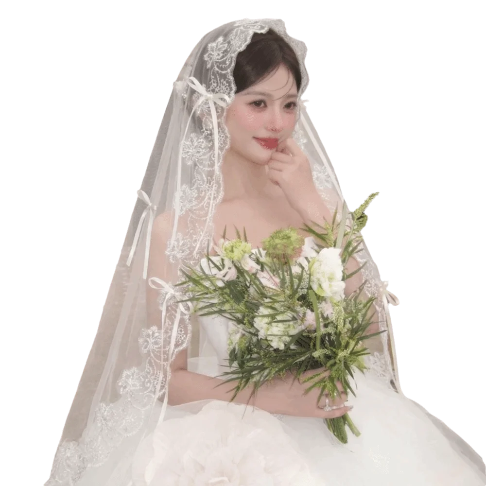 voile mariée long dentelle florale transparent élégant romantique attaches rubans épingles cheveux bouquet fleurs
