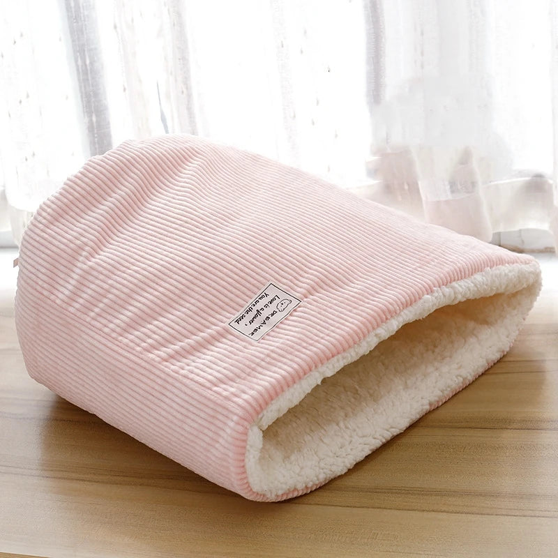 coussin chat velours doux bleu rose gris moderne rayures chats hiver automne confortable sécurisant
