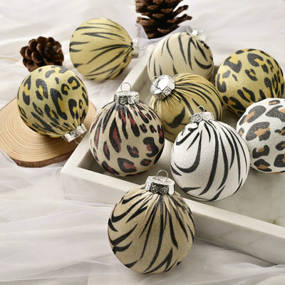 Boule de Noël léopard en tissu enveloppé saphir profond