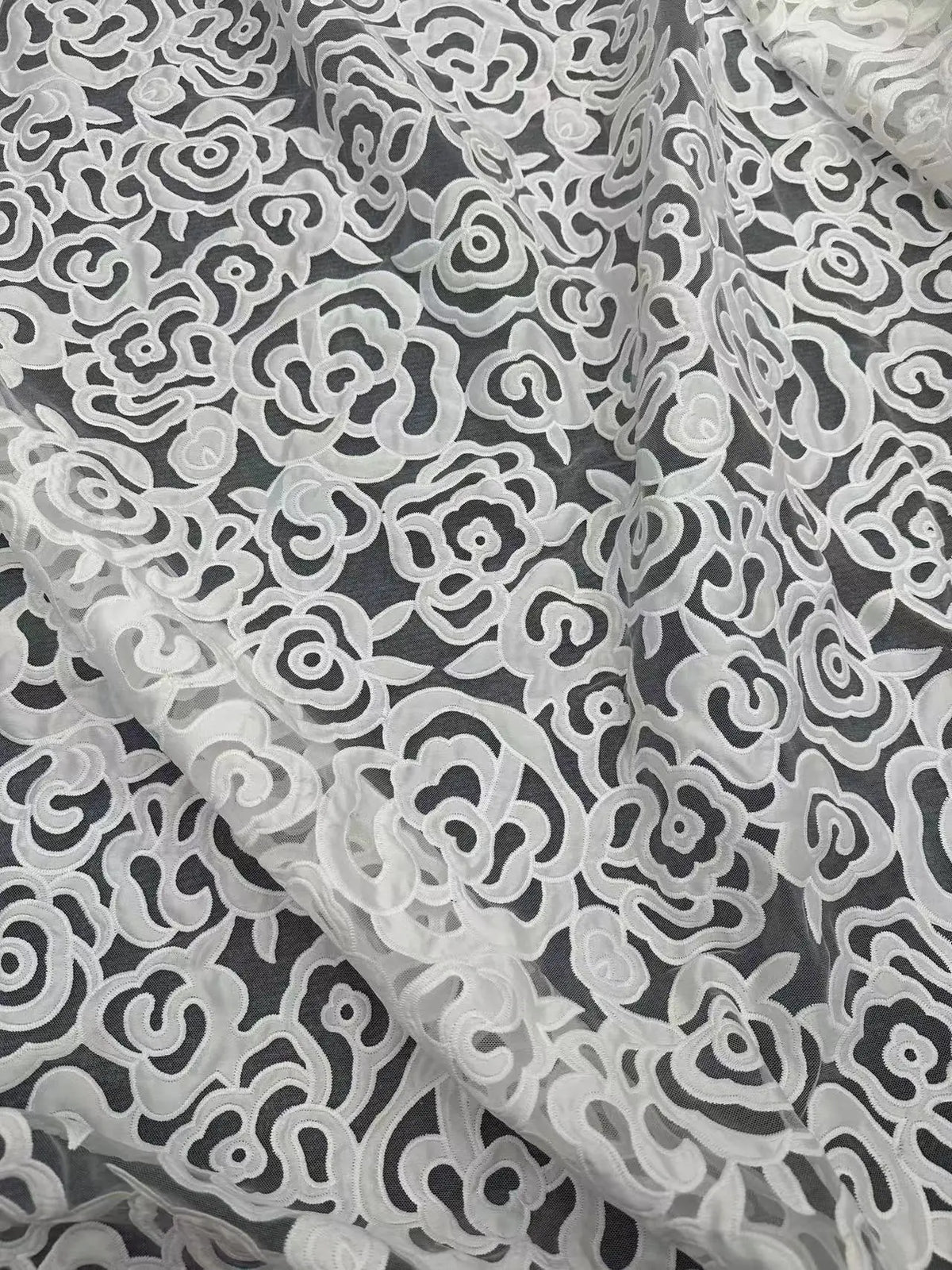 tissu brodé fleurs découpées blanc translucide mariage dentelle maille écologique soluble eau DIY confection