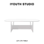 table ovale rose moderne chaises tressées meuble bas jaune tableaux bleus bol blanc lampe