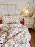 ensemble literie floral vintage housse couette taies d'oreiller fleurs roses vertes bordure dentelle blanc