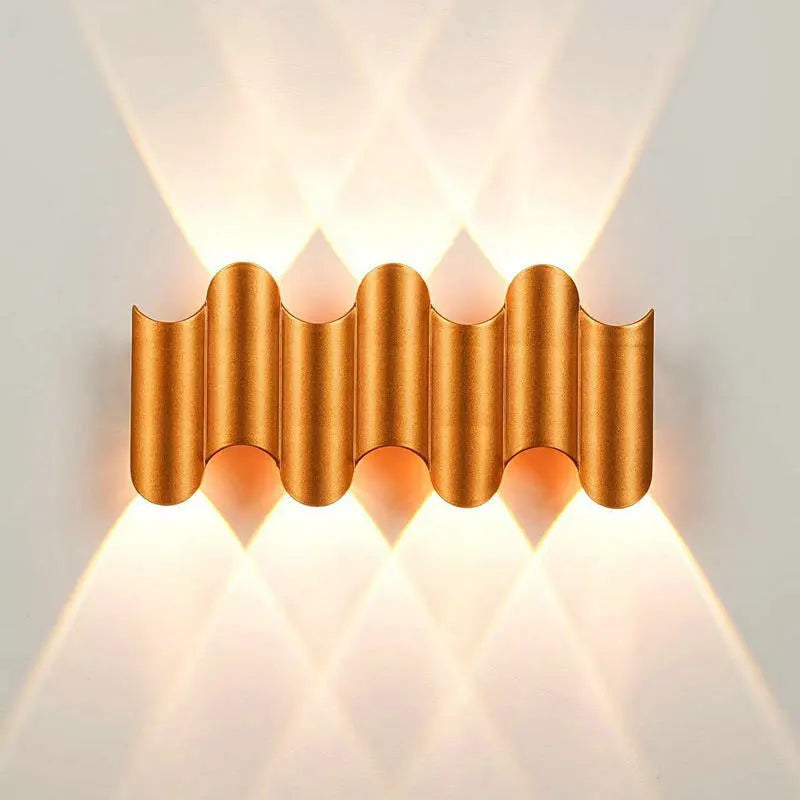 applique murale moderne or ondulée extérieure ip65 hydrofuge 7w led warm golden