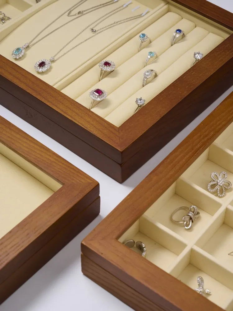 boîtes bijoux bois marron intérieur velours beige verre transparent contemporain minimaliste