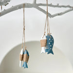 décoration murale poisson bois rayures pois bleu clair blanc vintage corde nouée