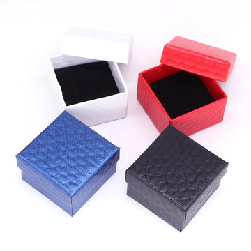 boîtes bijoux carton rouge bleu noir blanches 5x5x3.3cm cuir géométrique classique tissu