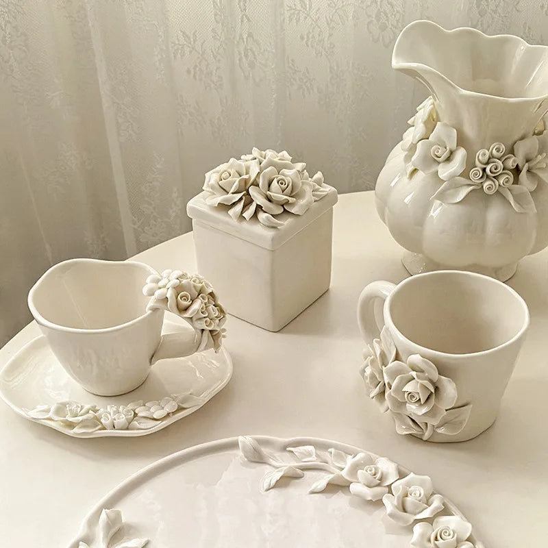 vase decoratif blanc roses relief porcelaine classique tasse bol plat boite rond coeur carreeDecoration