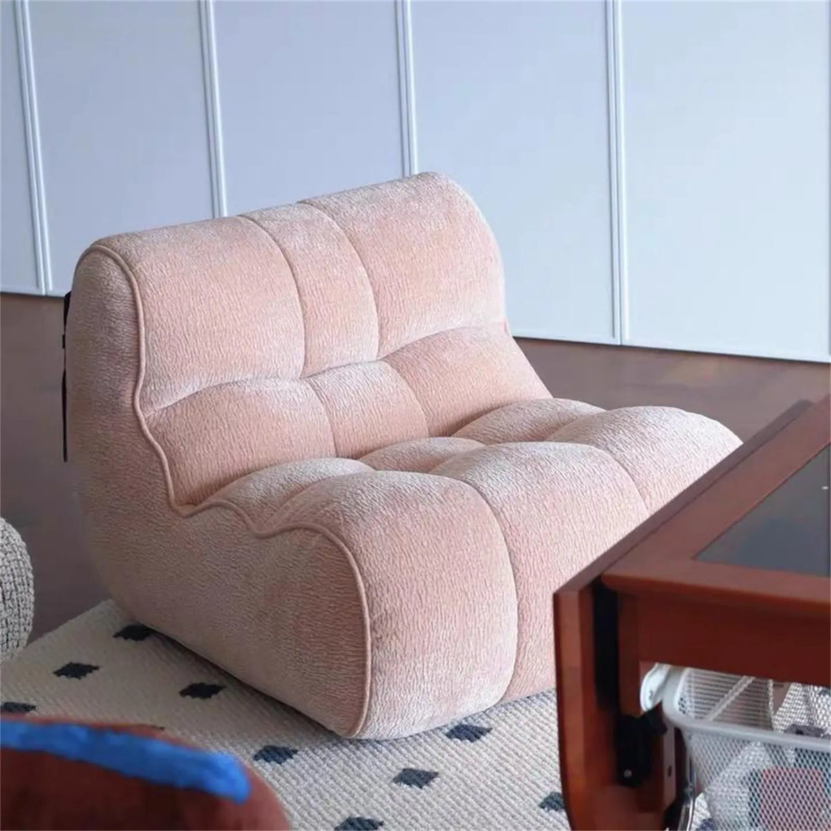 Fauteuil moderne tissu bouclé beige clair coussins d'assise dossier minimaliste