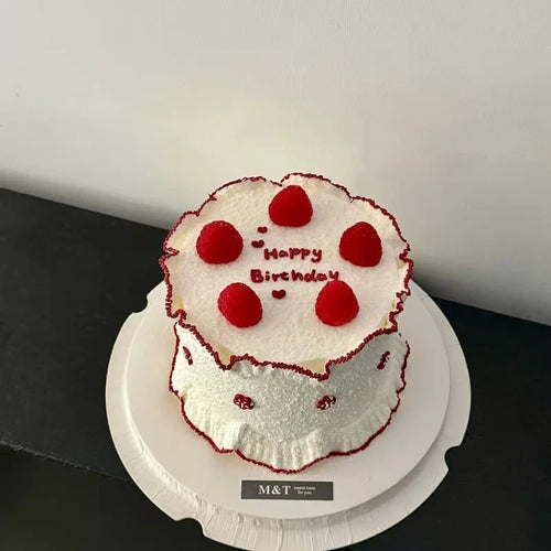 faux gâteau décoratif fraises fleurs anniversaire mariage fête décoration vitrine