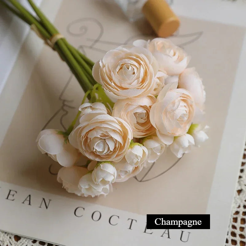 décoration intérieure moderne bouquet fleurs artificielles soie blanche rose vertclair
