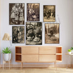 Cette collection d'images en noir et blanc met en scène des scènes fantaisistes avec des personnages animaliers, créant une ambiance magique et nostalgique.