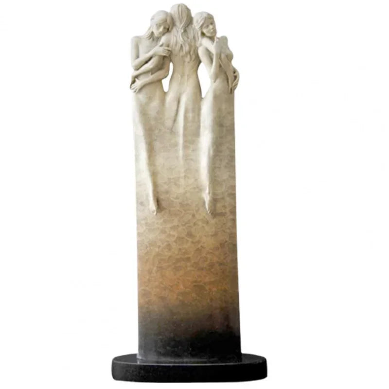 sculpture contemporaine trois déesses résine beige marron granuleux drapé étagère bois plante verte pot