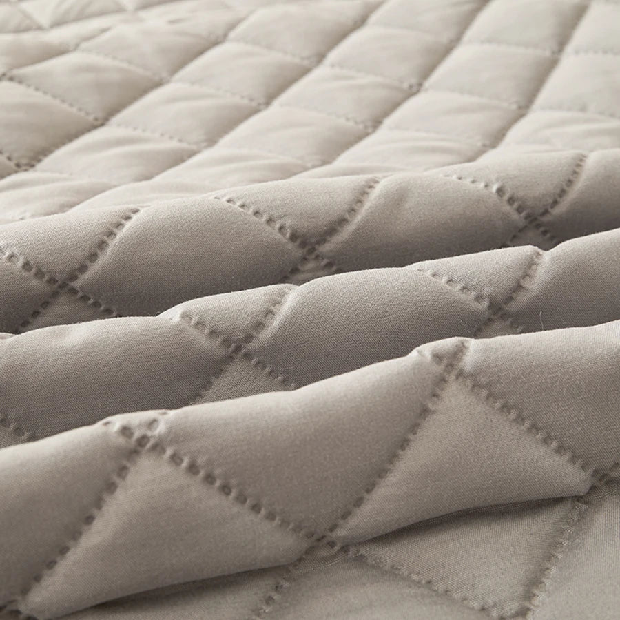 protège matelas gris clair quilté moderne 140x200cm 30cm hauteur lit polyester 200 fils