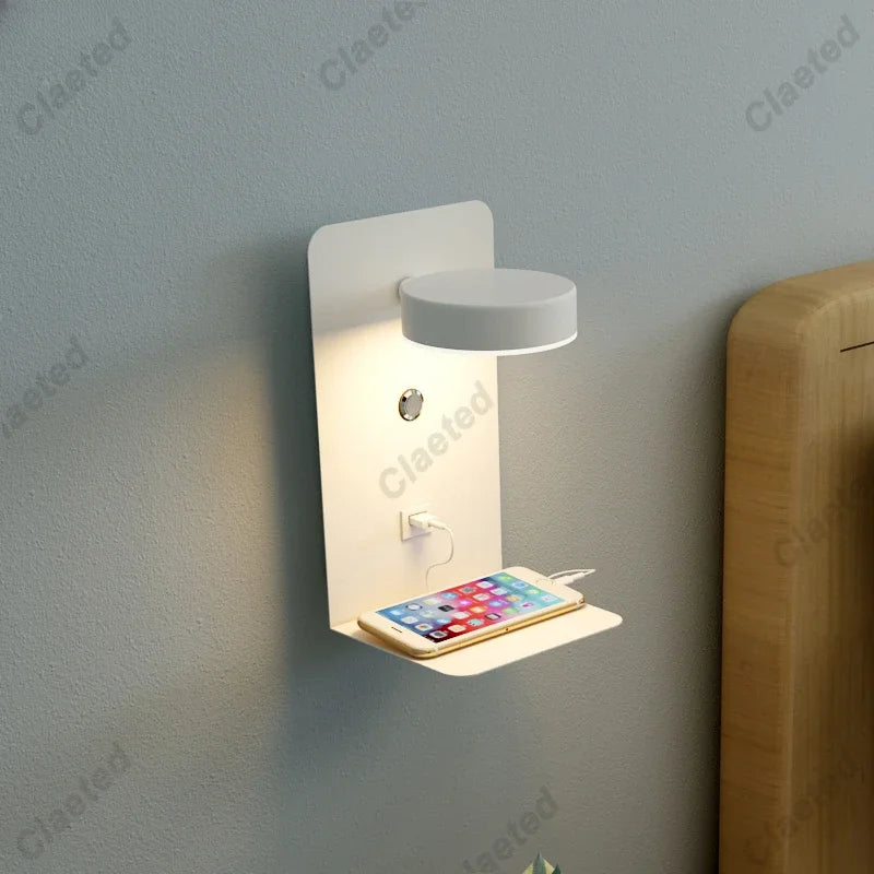 lampe murale moderne noire blanche tablette prise électrique câble charge contrôle