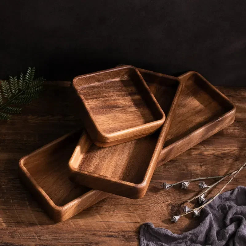 assiettes bois marron clair rustique salon contenant desserts boissons decoration intérieure