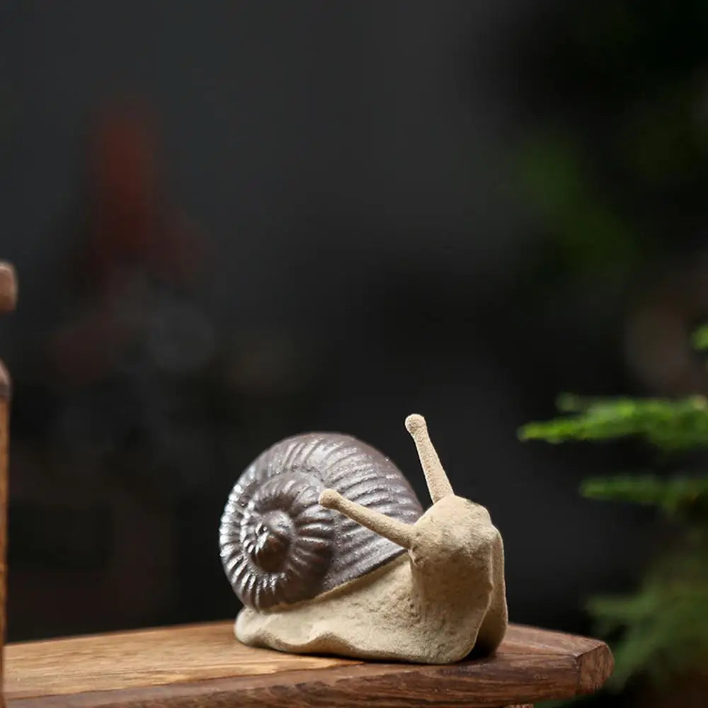 ornements céramique escargots gris artisanal détails sculptés décoration thé animal compagnie miniature imitation antique