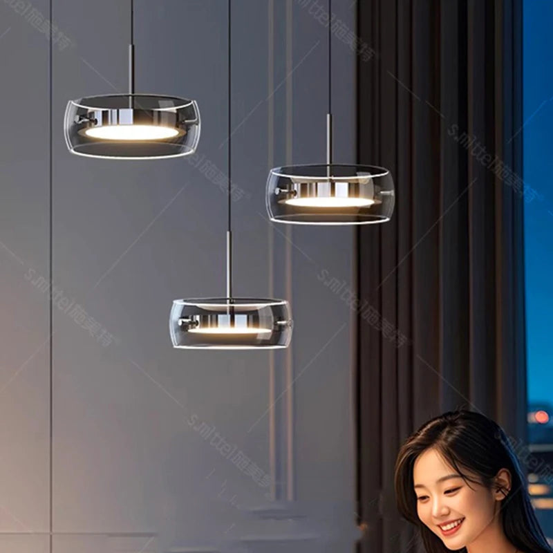 suspension lumineuse moderne trois abat jours argentés abat jours transparents éclairage led salon chambre