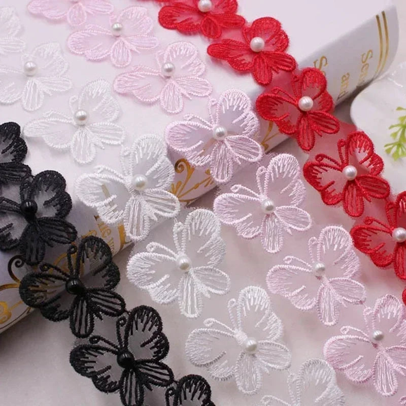 ruban decoratif brodé papillons mariage blanc rouge opacité broderie fine couture 1yard