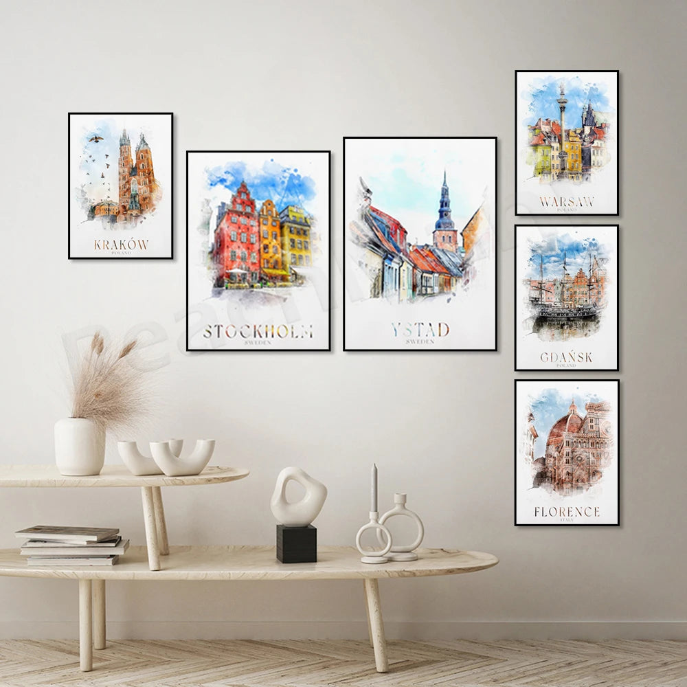 Ensemble de cadres décoratifs représentant différentes villes européennes, notamment Cracovie, Stockholm, Ystad, Varsovie et Florence, illustrées par des aquarelles aux couleurs vives et dynamiques.