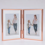 Cadre photo rectangle affichant un certificat de mariage élégamment