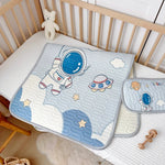tapis pliant protection lit enfant motif astronaute bleu gris blanc rose vert orange