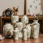 vases céramique vintage fleurs classiques blanc vert beige bruns intérieur salon bibliothèque