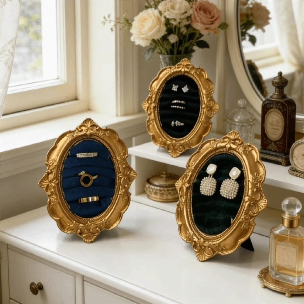 présentoir bijoux velours or rouge bleu rose blanc classique baroque box rangement bijoux