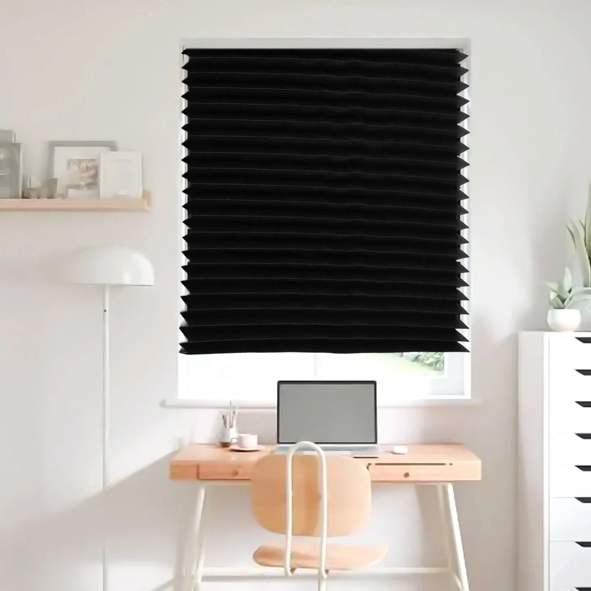 rideau occultant adhésif 150cm 60cm moderne plis horizontaux opacité totale noir blanc minimaliste