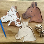 décorations bois têtes chevaux naturelles brunes diy suspension maison fêtes