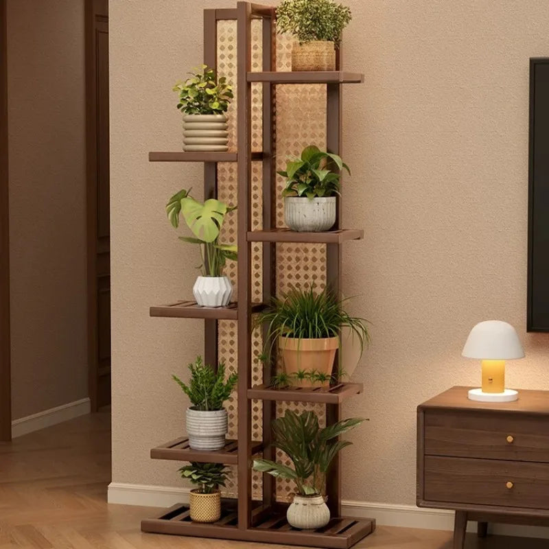 étagère plantes bois minimaliste motifs géométriques marron clair intérieur moderne paniers pots variés