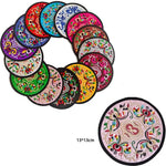 serviettes table traditionnelles broderie florale rouge noir blanc vert bleu violet 13x13cm
