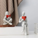 statue résine femme lisant blanc noir livre rouge texture papier imprimé minimaliste décoration erotique
