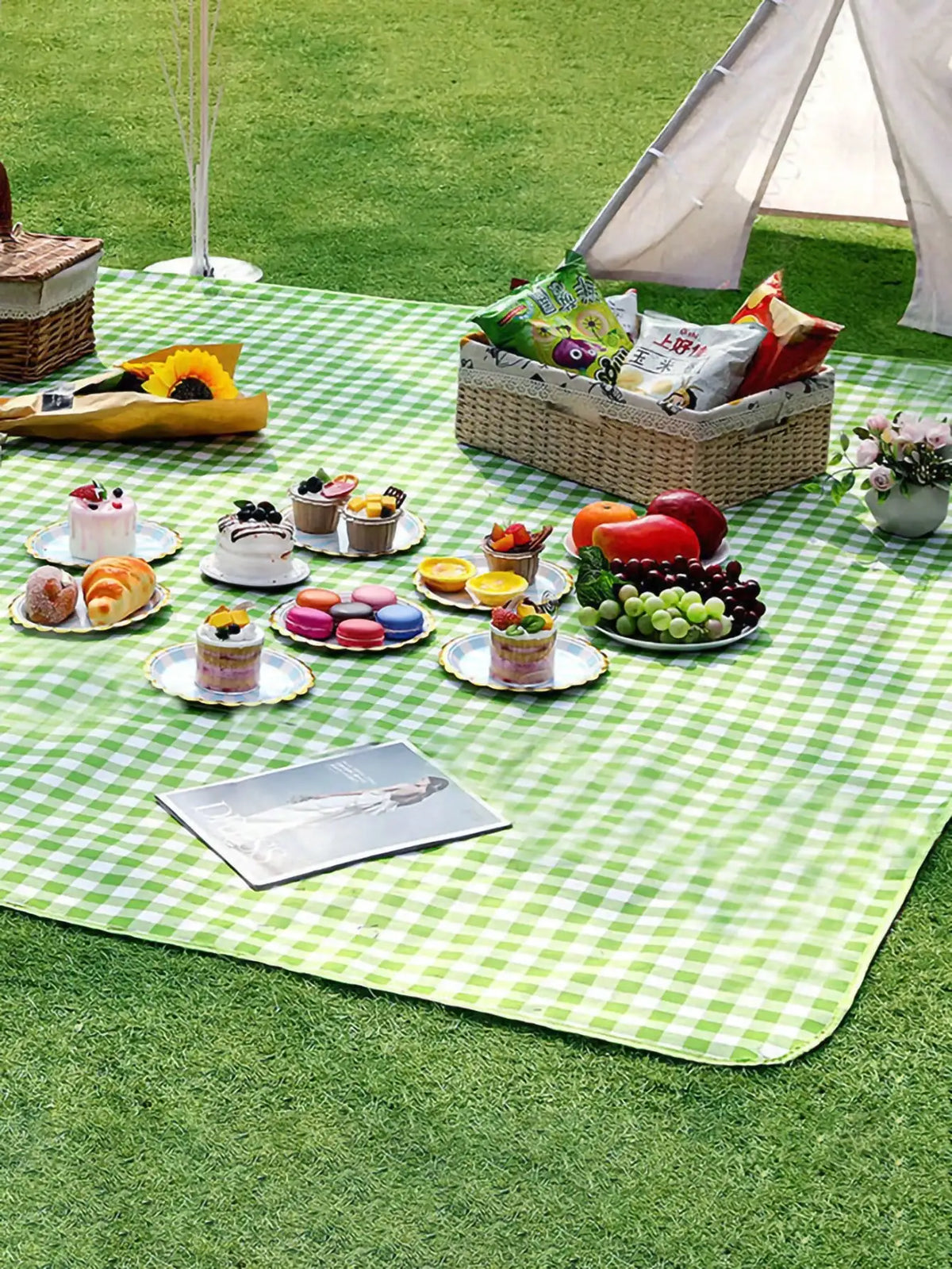 serviette pique nique pliable carreaux blancs moderne orange vert rouge jaune pratique poignées camping