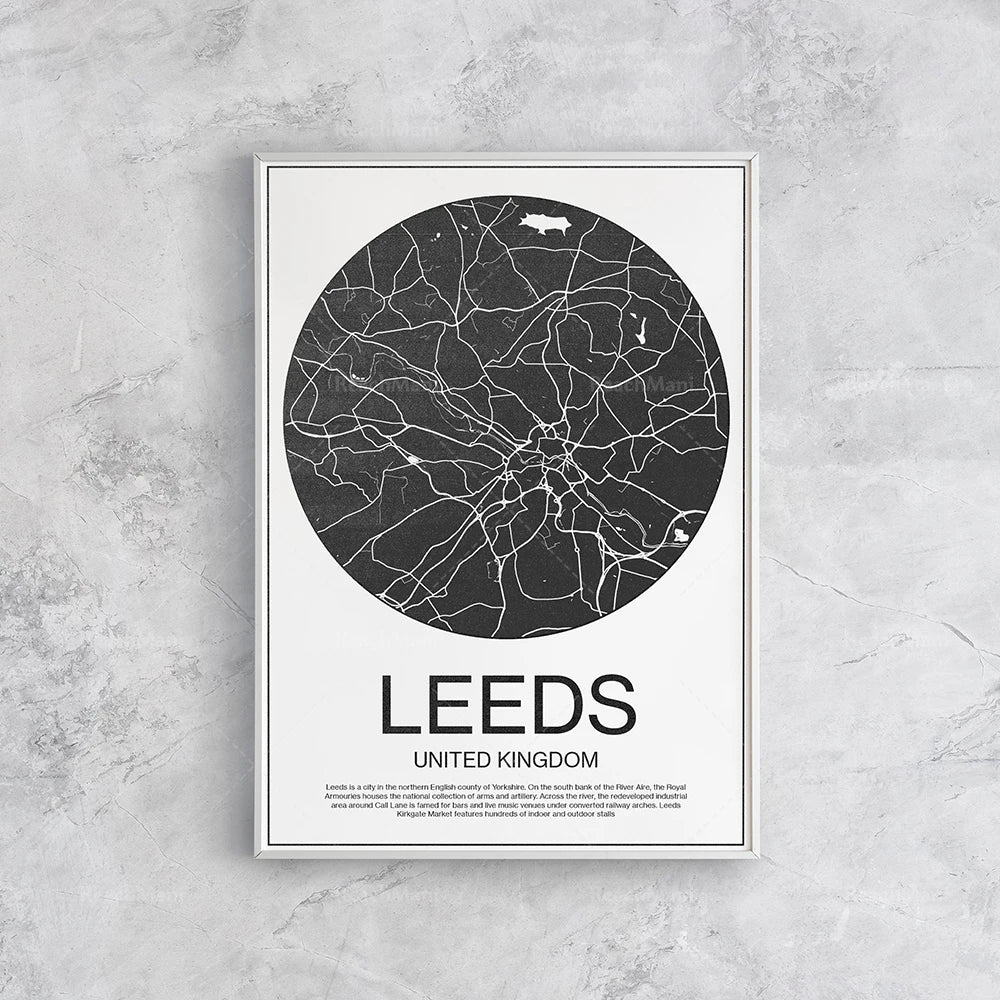 Affiche monochrome représentant une carte géographique de la ville de Leeds au Royaume-Uni, entourée d'un cadre blanc.