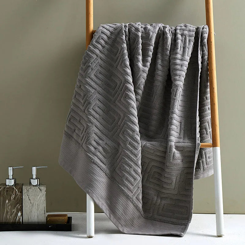 serviette coton absorbante lavable machine motif géométrique gris classique douce utilisation quotidienne